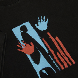 Polar Sitting hands tee black