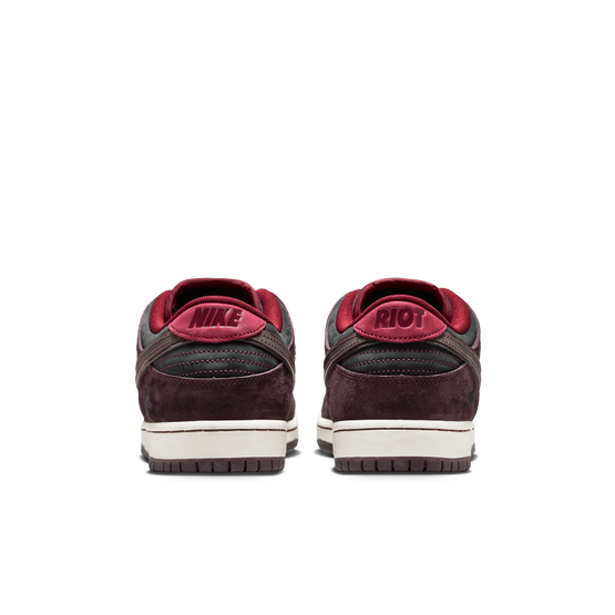 Buty Nike SB Dunk Low Riot Skateshop