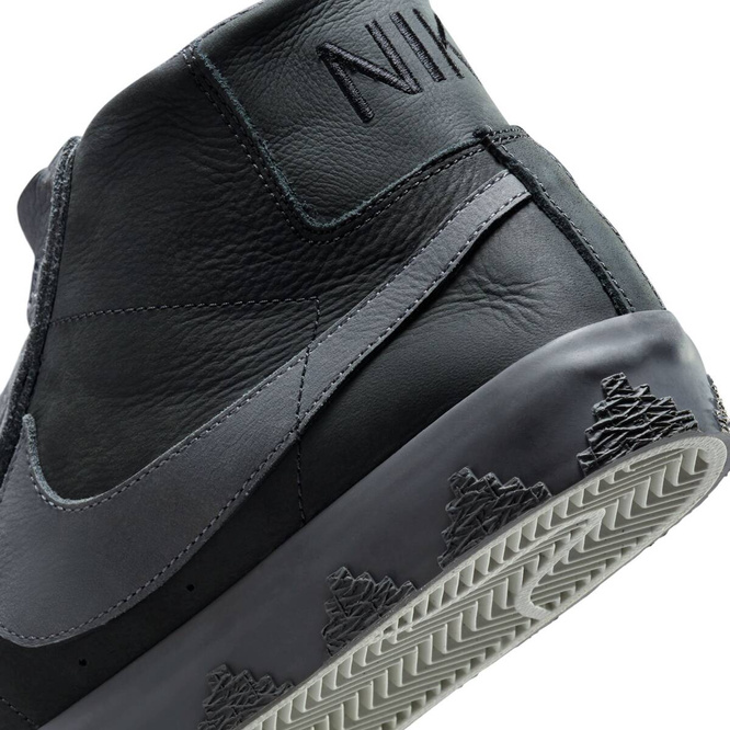 Nike SB Zoom Blazer Mid QS