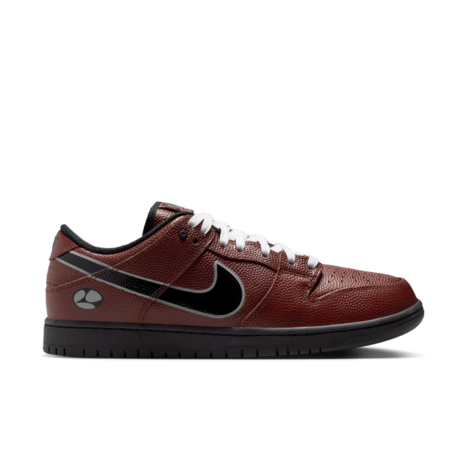 Nike SB Dunk Low Limosine Skateboards