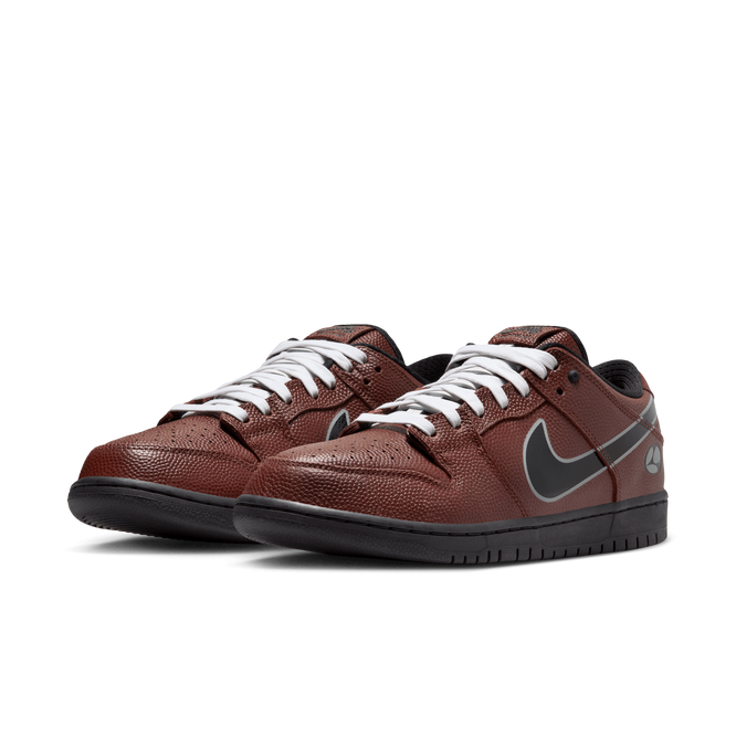 Nike SB Dunk Low Limosine Skateboards