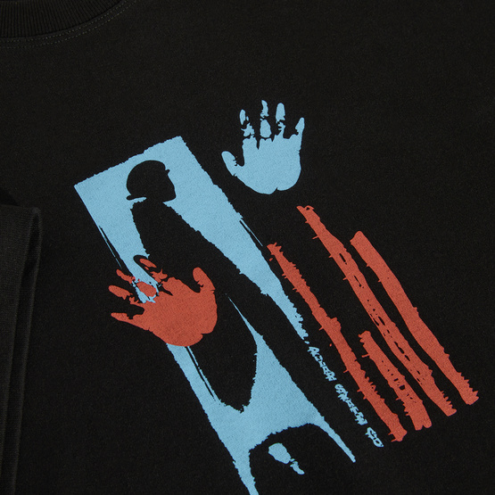 Polar Sitting hands tee black