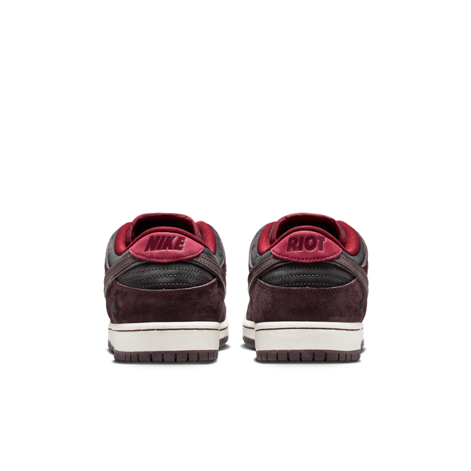 Buty Nike SB Dunk Low Riot Skateshop