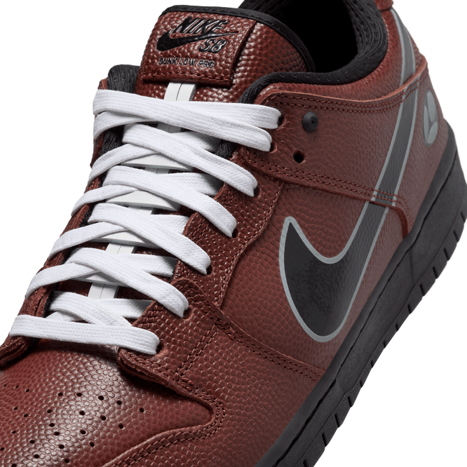 Nike SB Dunk Low Limosine Skateboards