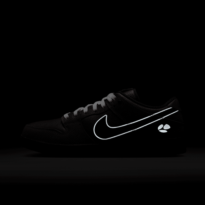 Nike SB Dunk Low Limosine Skateboards