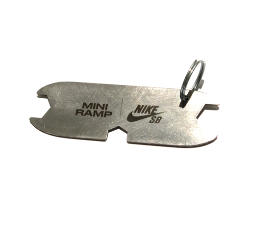 klucz brelok Nike sb x Miniramp silver